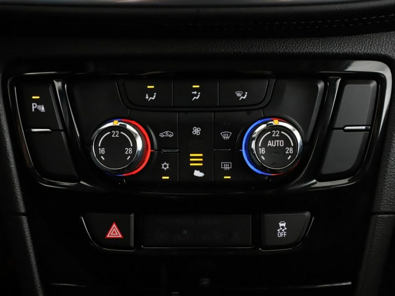 Opel Mokka Innovation automat navi kamera tempomat Bluetooth półskóra hak II (2020-)