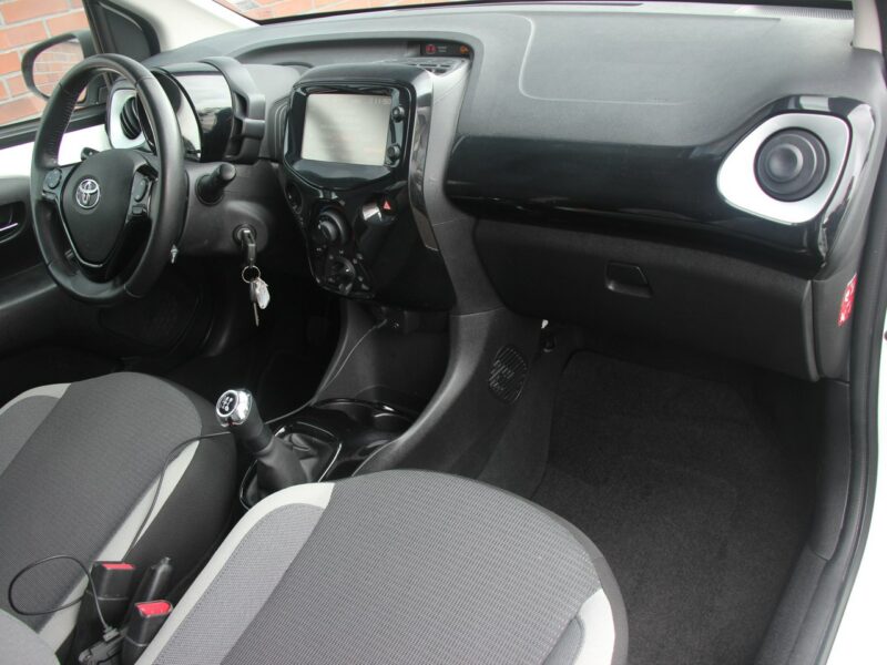 Toyota Aygo Klima*GrzaneFotele*Kamera*PanelDotyk*Esp*Led*Bluet*Alu15*Gwar VGS II (2014-)