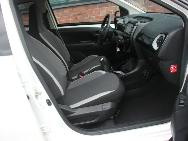 Toyota Aygo Klima*GrzaneFotele*Kamera*PanelDotyk*Esp*Led*Bluet*Alu15*Gwar VGS II (2014-)