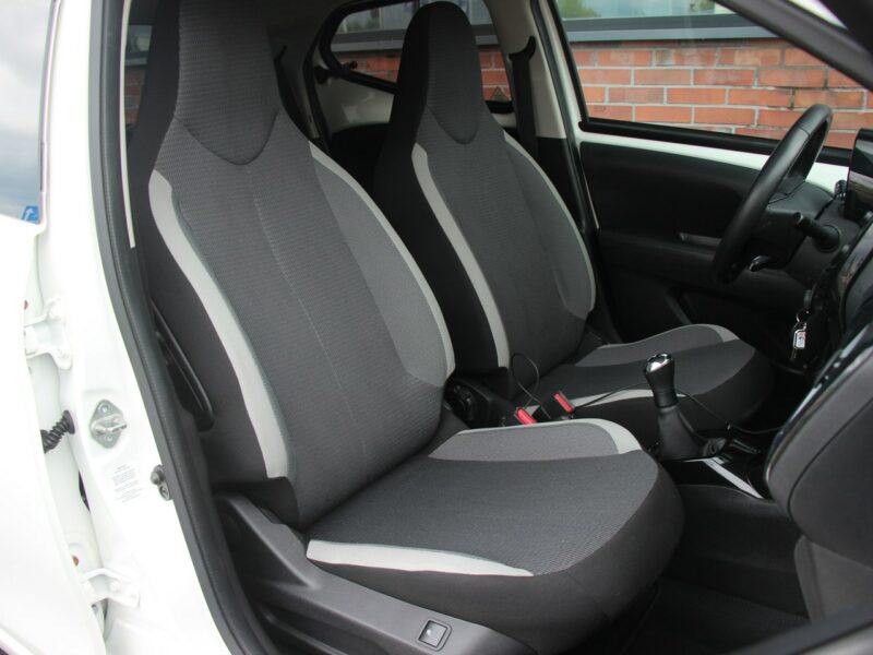 Toyota Aygo Klima*GrzaneFotele*Kamera*PanelDotyk*Esp*Led*Bluet*Alu15*Gwar VGS II (2014-)