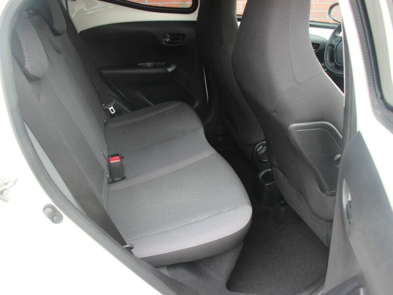 Toyota Aygo Klima*GrzaneFotele*Kamera*PanelDotyk*Esp*Led*Bluet*Alu15*Gwar VGS II (2014-)