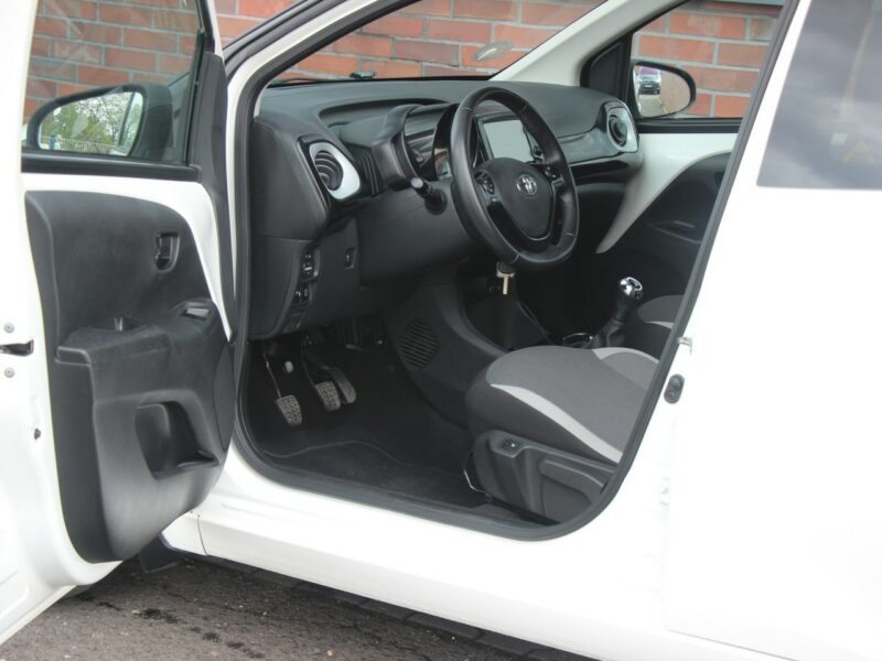 Toyota Aygo Klima*GrzaneFotele*Kamera*PanelDotyk*Esp*Led*Bluet*Alu15*Gwar VGS II (2014-)