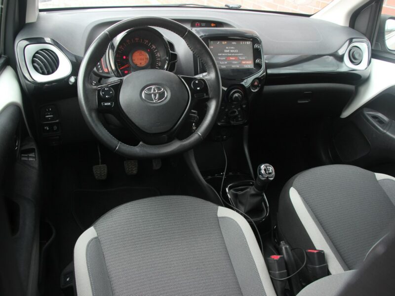 Toyota Aygo Klima*GrzaneFotele*Kamera*PanelDotyk*Esp*Led*Bluet*Alu15*Gwar VGS II (2014-)