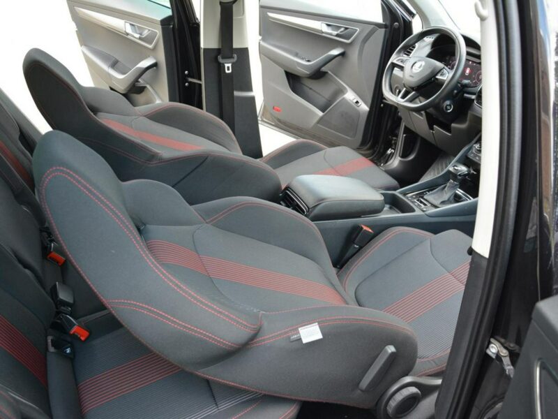 Škoda Karoq Ambition Plus Virtual Cokpit Radar ACC Ledy Kamery Park Assist Hak ASO