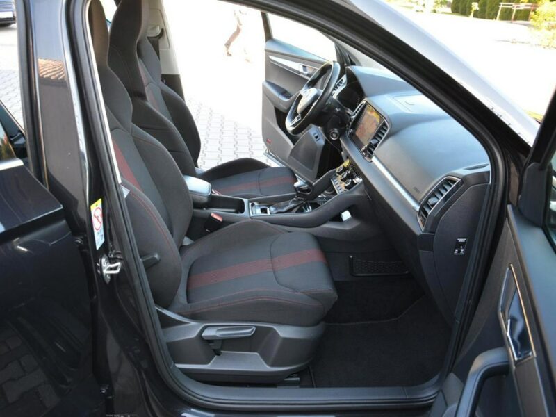 Škoda Karoq Ambition Plus Virtual Cokpit Radar ACC Ledy Kamery Park Assist Hak ASO