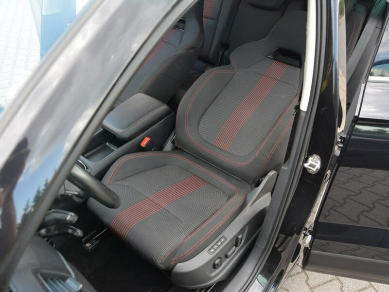 Škoda Karoq Ambition Plus Virtual Cokpit Radar ACC Ledy Kamery Park Assist Hak ASO