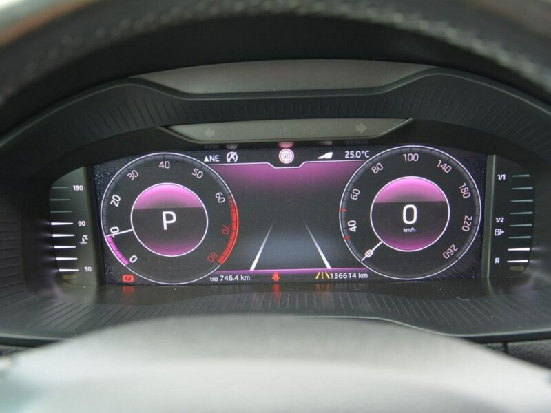 Škoda Karoq Ambition Plus Virtual Cokpit Radar ACC Ledy Kamery Park Assist Hak ASO