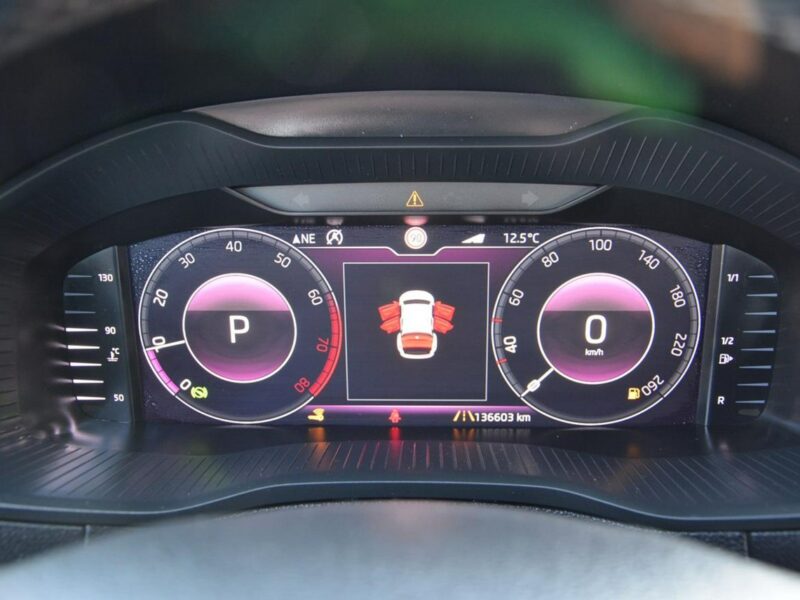 Škoda Karoq Ambition Plus Virtual Cokpit Radar ACC Ledy Kamery Park Assist Hak ASO