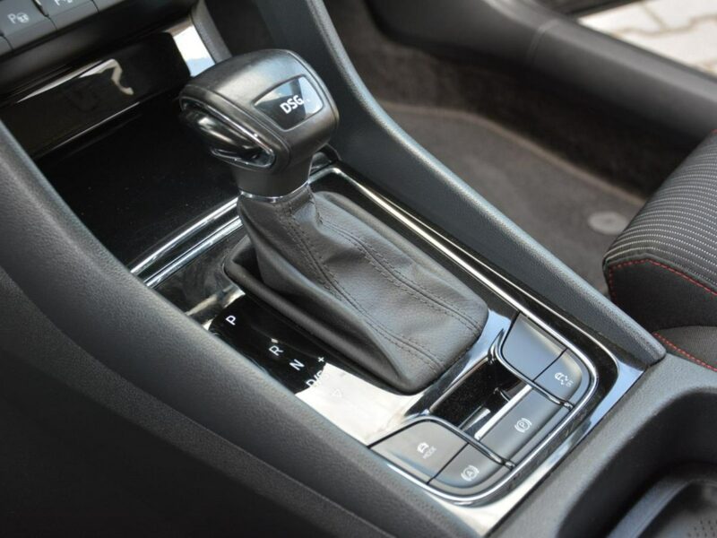 Škoda Karoq Ambition Plus Virtual Cokpit Radar ACC Ledy Kamery Park Assist Hak ASO