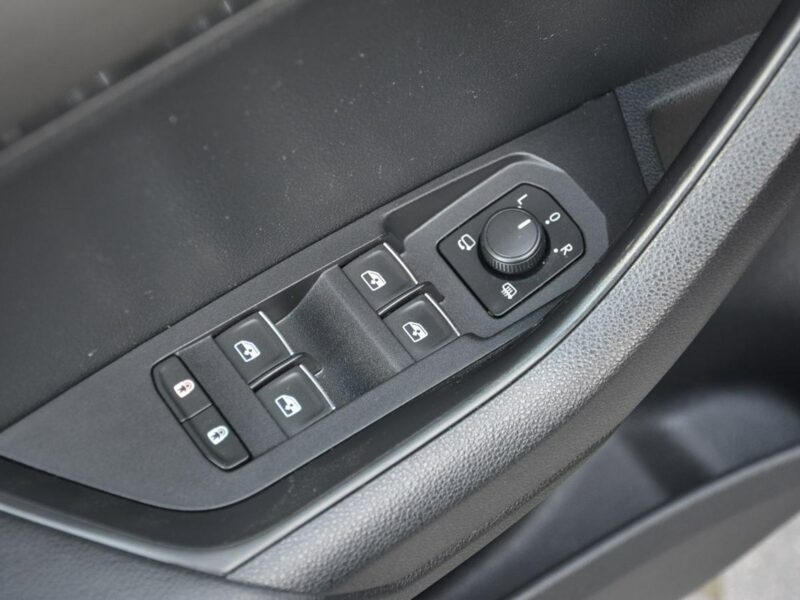Škoda Karoq Ambition Plus Virtual Cokpit Radar ACC Ledy Kamery Park Assist Hak ASO