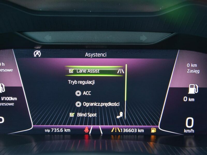 Škoda Karoq Ambition Plus Virtual Cokpit Radar ACC Ledy Kamery Park Assist Hak ASO