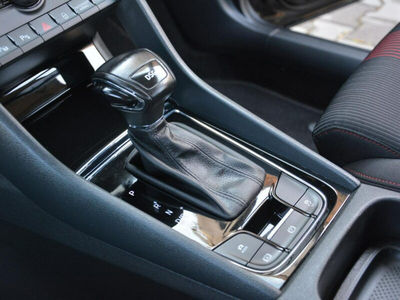 Škoda Karoq Ambition Plus Virtual Cokpit Radar ACC Ledy Kamery Park Assist Hak ASO