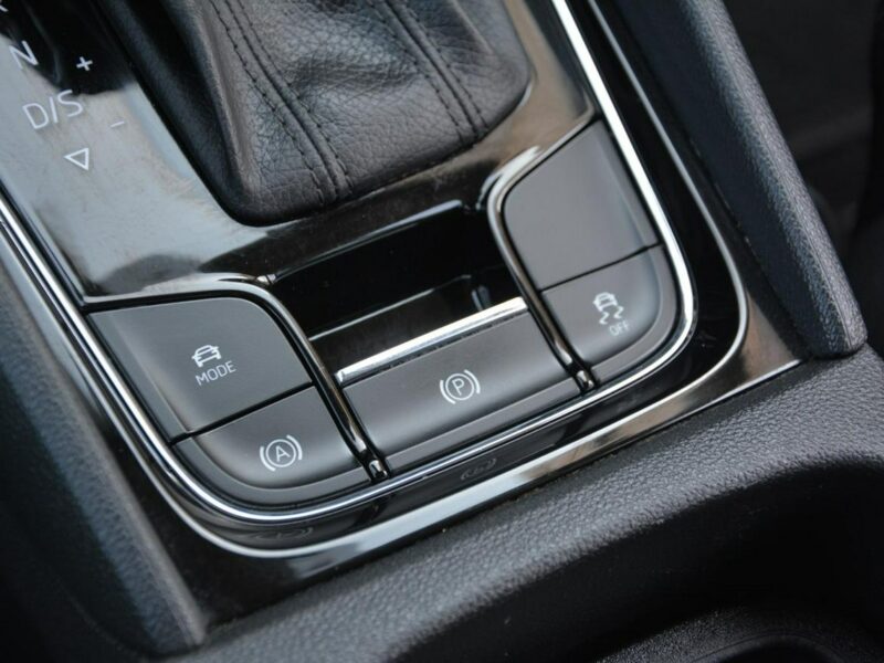 Škoda Karoq Ambition Plus Virtual Cokpit Radar ACC Ledy Kamery Park Assist Hak ASO