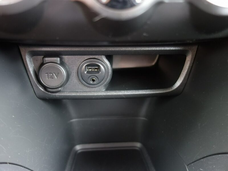 Peugeot 2008 Peugeot 2008 2015r 1.2 benzyna 82km bezwypadkowy klima niski przebieg I (2013-2019)