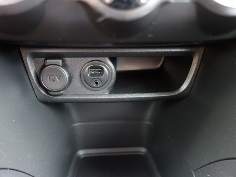 Peugeot 2008 Peugeot 2008 2015r 1.2 benzyna 82km bezwypadkowy klima niski przebieg I (2013-2019)