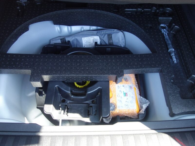 Peugeot 2008 Peugeot 2008 2015r 1.2 benzyna 82km bezwypadkowy klima niski przebieg I (2013-2019)