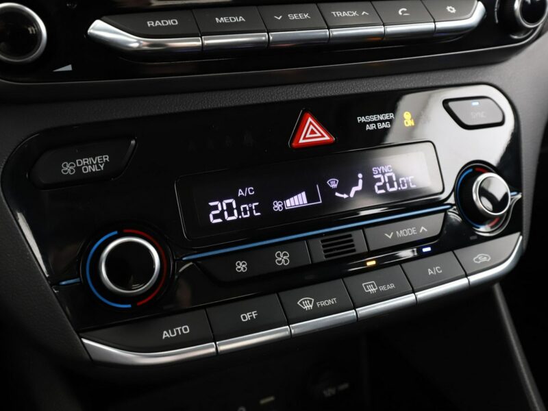 Hyundai IONIQ hybryda kamera ACC Bluetooth klima-auto