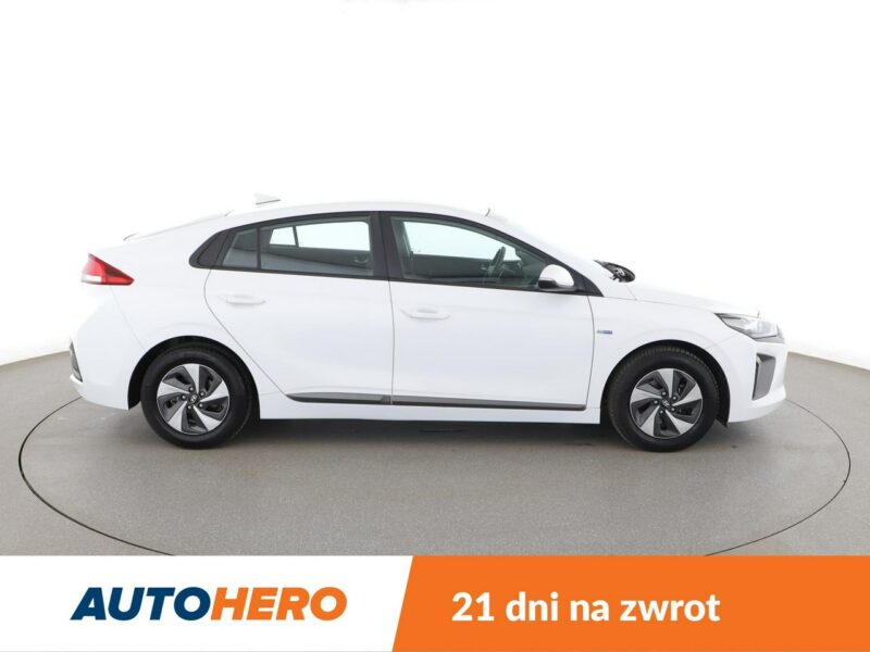 Hyundai IONIQ hybryda kamera ACC Bluetooth klima-auto