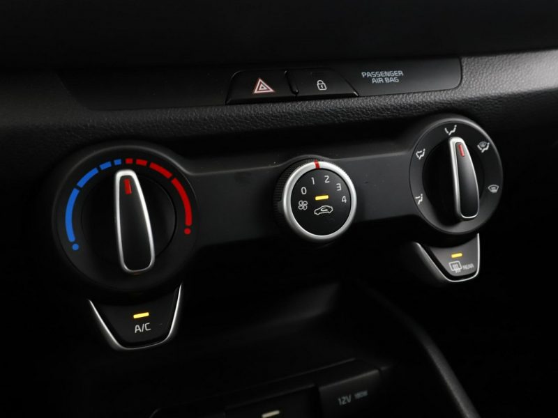 Kia Stonic kamera Bluetooth klima tempomat niski przebieg