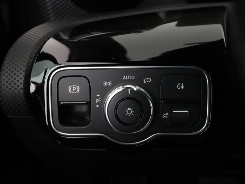 Mercedes A 180 A180d automat skóra navi kamera LED tempomat W177 (2018-)