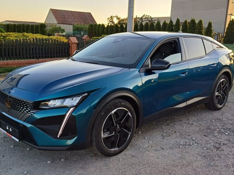 Peugeot 408 R4 1.6l PHEV 225 KM Plug-In Hybrid Przebieg: 9800 km