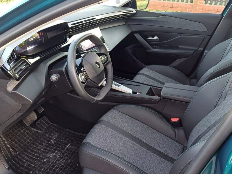 Peugeot 408 R4 1.6l PHEV 225 KM Plug-In Hybrid Przebieg: 9800 km