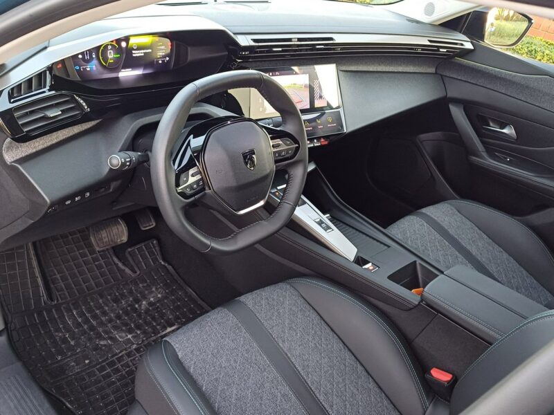 Peugeot 408 R4 1.6l PHEV 225 KM Plug-In Hybrid Przebieg: 9800 km