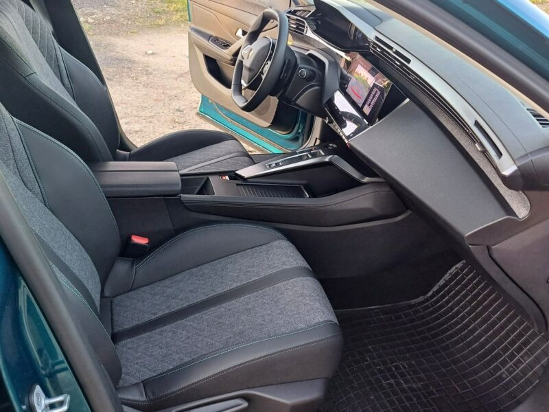 Peugeot 408 R4 1.6l PHEV 225 KM Plug-In Hybrid Przebieg: 9800 km
