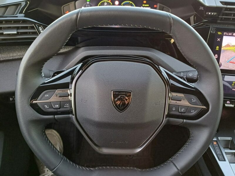 Peugeot 408 R4 1.6l PHEV 225 KM Plug-In Hybrid Przebieg: 9800 km