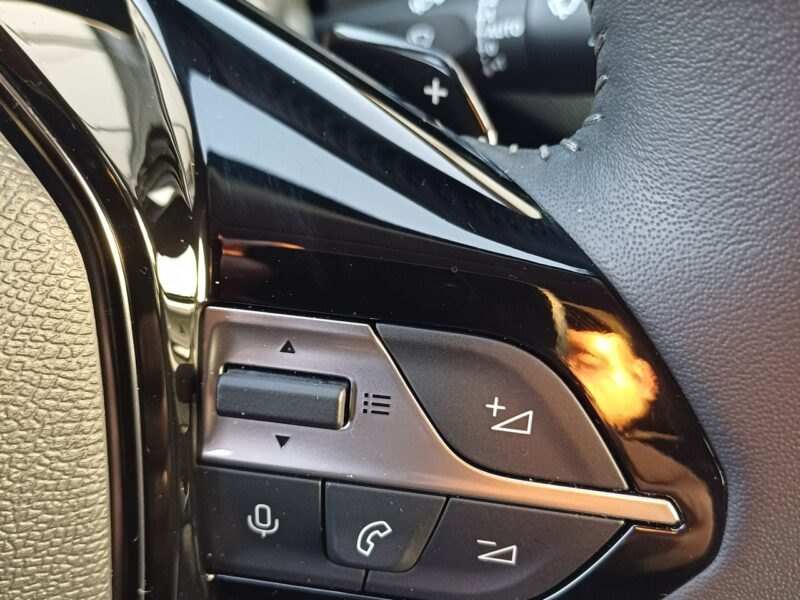 Peugeot 408 R4 1.6l PHEV 225 KM Plug-In Hybrid Przebieg: 9800 km