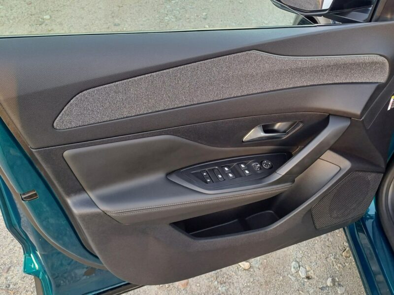 Peugeot 408 R4 1.6l PHEV 225 KM Plug-In Hybrid Przebieg: 9800 km