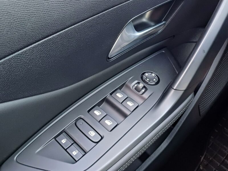 Peugeot 408 R4 1.6l PHEV 225 KM Plug-In Hybrid Przebieg: 9800 km
