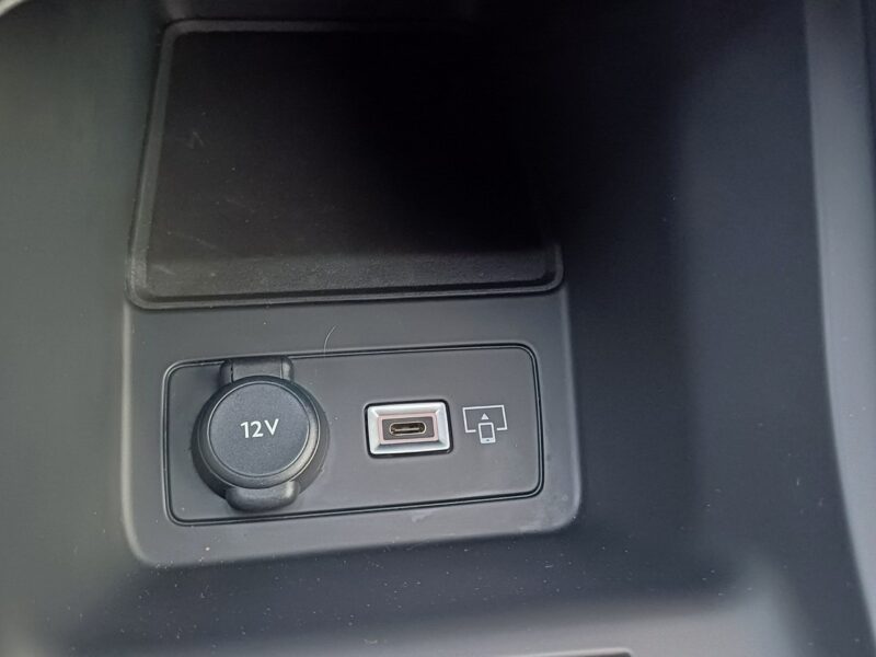 Peugeot 408 R4 1.6l PHEV 225 KM Plug-In Hybrid Przebieg: 9800 km