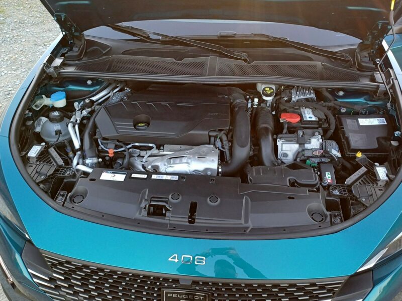 Peugeot 408 R4 1.6l PHEV 225 KM Plug-In Hybrid Przebieg: 9800 km