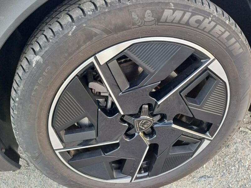 Peugeot 408 R4 1.6l PHEV 225 KM Plug-In Hybrid Przebieg: 9800 km