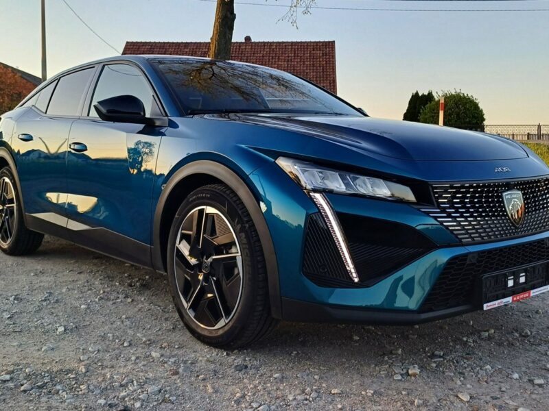 Peugeot 408 R4 1.6l PHEV 225 KM Plug-In Hybrid Przebieg: 9800 km