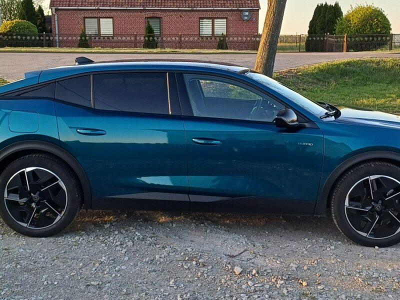 Peugeot 408 R4 1.6l PHEV 225 KM Plug-In Hybrid Przebieg: 9800 km
