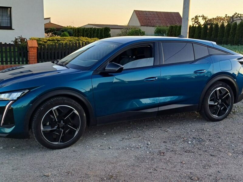 Peugeot 408 R4 1.6l PHEV 225 KM Plug-In Hybrid Przebieg: 9800 km