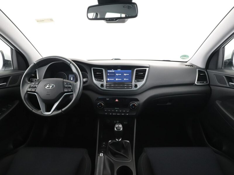 Hyundai Tucson navi klima auto grzane fotele i kierownica kamera i czujniki parkowani III (2015-2020)