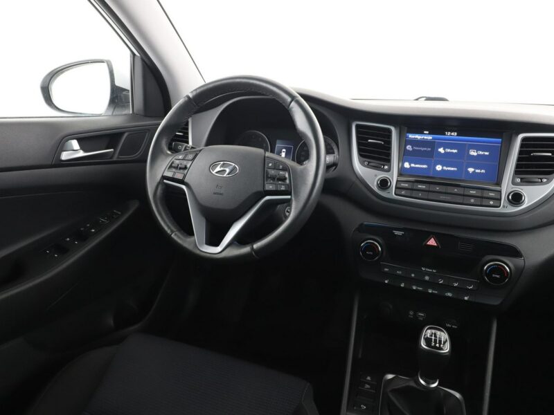 Hyundai Tucson navi klima auto grzane fotele i kierownica kamera i czujniki parkowani III (2015-2020)