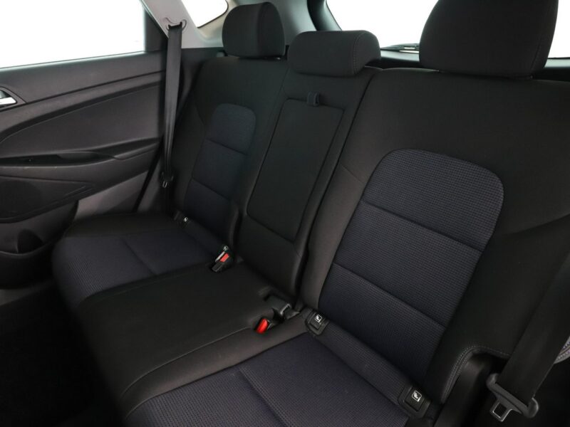 Hyundai Tucson navi klima auto grzane fotele i kierownica kamera i czujniki parkowani III (2015-2020)