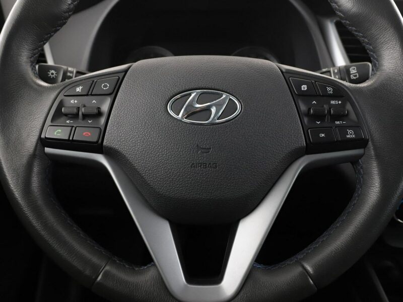 Hyundai Tucson navi klima auto grzane fotele i kierownica kamera i czujniki parkowani III (2015-2020)