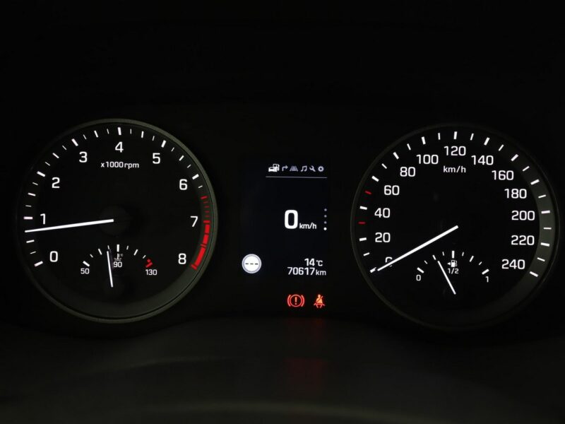 Hyundai Tucson navi klima auto grzane fotele i kierownica kamera i czujniki parkowani III (2015-2020)