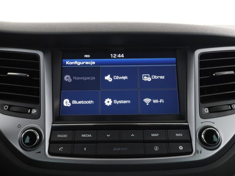 Hyundai Tucson navi klima auto grzane fotele i kierownica kamera i czujniki parkowani III (2015-2020)