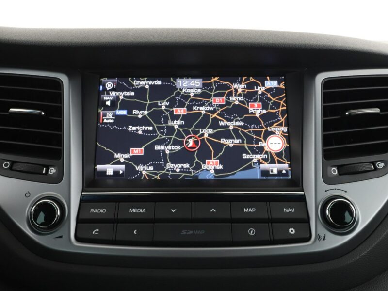 Hyundai Tucson navi klima auto grzane fotele i kierownica kamera i czujniki parkowani III (2015-2020)