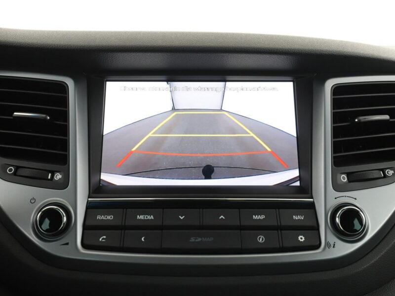 Hyundai Tucson navi klima auto grzane fotele i kierownica kamera i czujniki parkowani III (2015-2020)