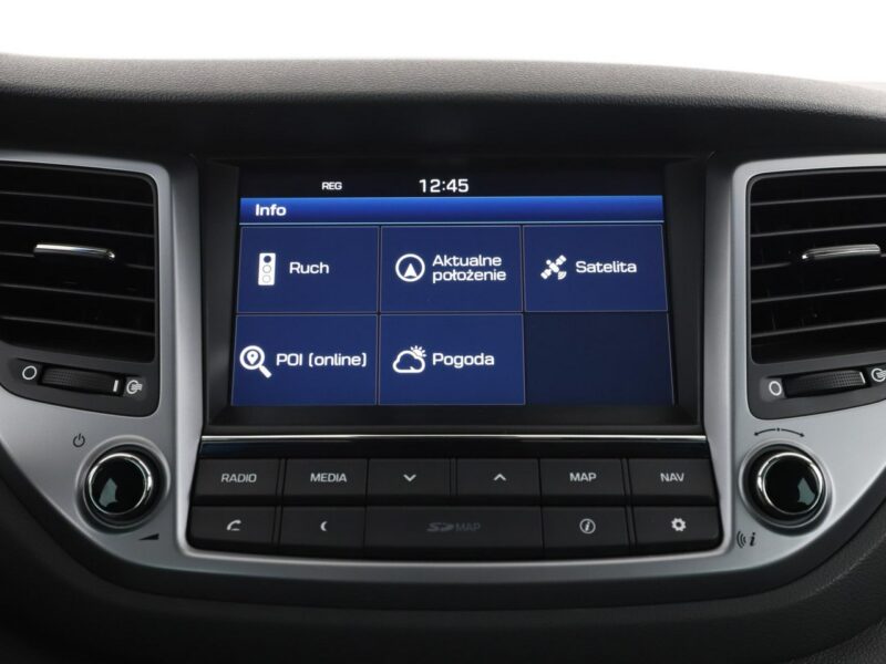 Hyundai Tucson navi klima auto grzane fotele i kierownica kamera i czujniki parkowani III (2015-2020)