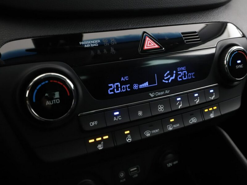Hyundai Tucson navi klima auto grzane fotele i kierownica kamera i czujniki parkowani III (2015-2020)