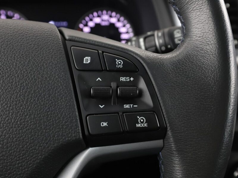 Hyundai Tucson navi klima auto grzane fotele i kierownica kamera i czujniki parkowani III (2015-2020)