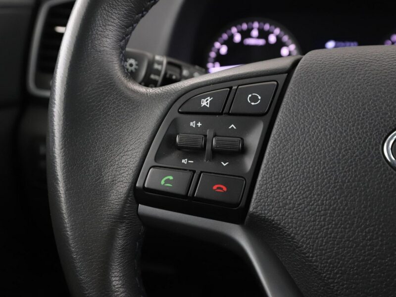 Hyundai Tucson navi klima auto grzane fotele i kierownica kamera i czujniki parkowani III (2015-2020)